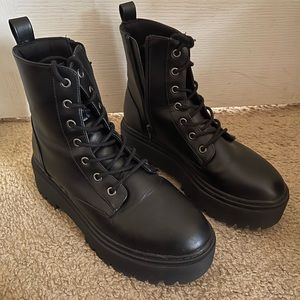 Women’s Classic Lace-Up Chunky Booties | Black